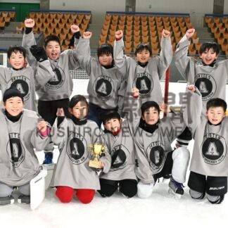 昭和、小学３年以上の部優勝　ユナイテッドＡ、小学２年以下の部Ｖ　アイホスポ財杯　_1(2025-12-16)