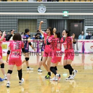 アルテミス　釧路で躍動　バレーボール女子Ｖリーグ、奮闘及ばず初戦落とす【釧路市】(2025-12-28)