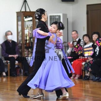 社交ダンス華麗に　ダンススクール場谷、Ｘマスパーティー【釧路市】(2025-12-28)