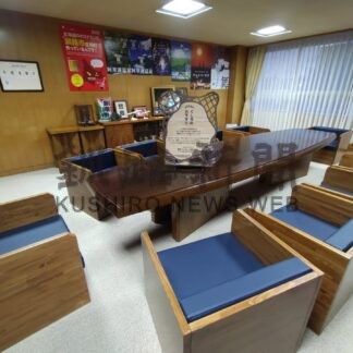 議長室と応接室のテーブルと椅子一新　釧路市議会【釧路市】(2025-12-30)