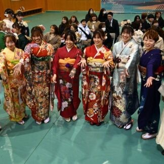 新たな門出 飛躍誓う　厚岸皮切り「二十歳のつどい」【厚岸町】(2026-01-06)