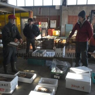 一年の豊漁を祈願　厚岸、羅臼、中標津で初競り_2(2026-01-07)