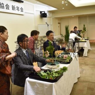 ６団体一堂に交流深める　華道協会が新年会【釧路市】(2026-01-11)