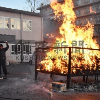 一年の無病息災願う　市内神社でどんど焼き【釧路市】(2026-01-16)