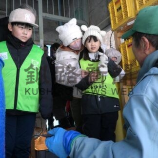 ホッキョクグマ生態理解　動物園で家族連れ飼育舎見学【釧路市】(2026-01-19)