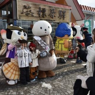 おもてなしに乗客笑顔　ＳＬ冬の湿原号運行開始【釧路市】_4(2026-01-19)