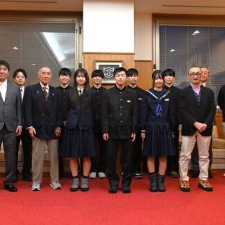 スケート全国、全力で　別海、標茶の中学生８人出場　役場で健闘誓う【別海町】(2026-01-22)