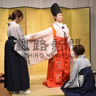 初心に返り前向きに継承活動　小林豊子きもの学院釧路事務局が新年交礼会　白拍子水干姿の着装披露【釧路市】(2026-01-28)