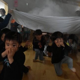 紙芝居やクイズで防火啓発　鶴居消防団女性消防部、保育園で避難訓練【鶴居村】(2026-02-09)