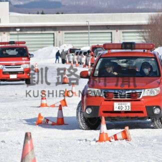 冬の運転速度ダウン　弟子屈署員ら走り方学ぶ【弟子屈町】(2026-02-12)
