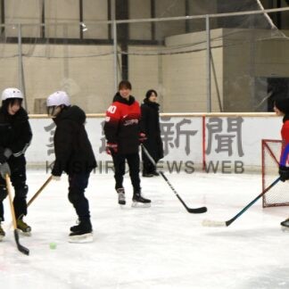 卒業生の五輪選手らと氷上授業　釧路江南高、スマイルＪが指導【釧路市】(2026-03-18)
